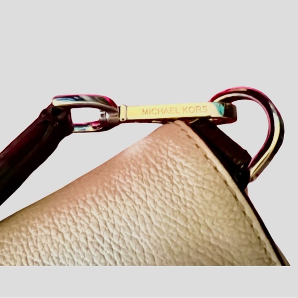 Like New Michael Kors Ezra Medium Messenger Bag in Cement & Black - Picture 10 of 10